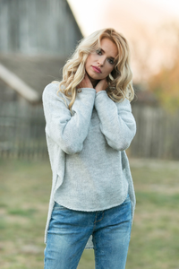 Asymetryczny sweter fb585
