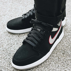 Air Jordan 1 Mid (554724-060)
