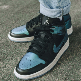 Air Jordan 1 Wmns Mid (BQ6472-009)